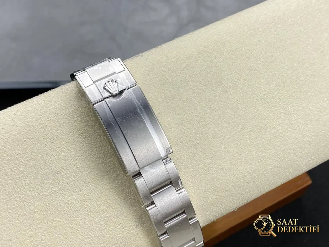 Clean Rolex Explorer I 36 mm 3230 mekanizmalı — bir bakışta replika olduğu belli olur mu? - Fosfor ve Super-LumiNova Gece Görünümü