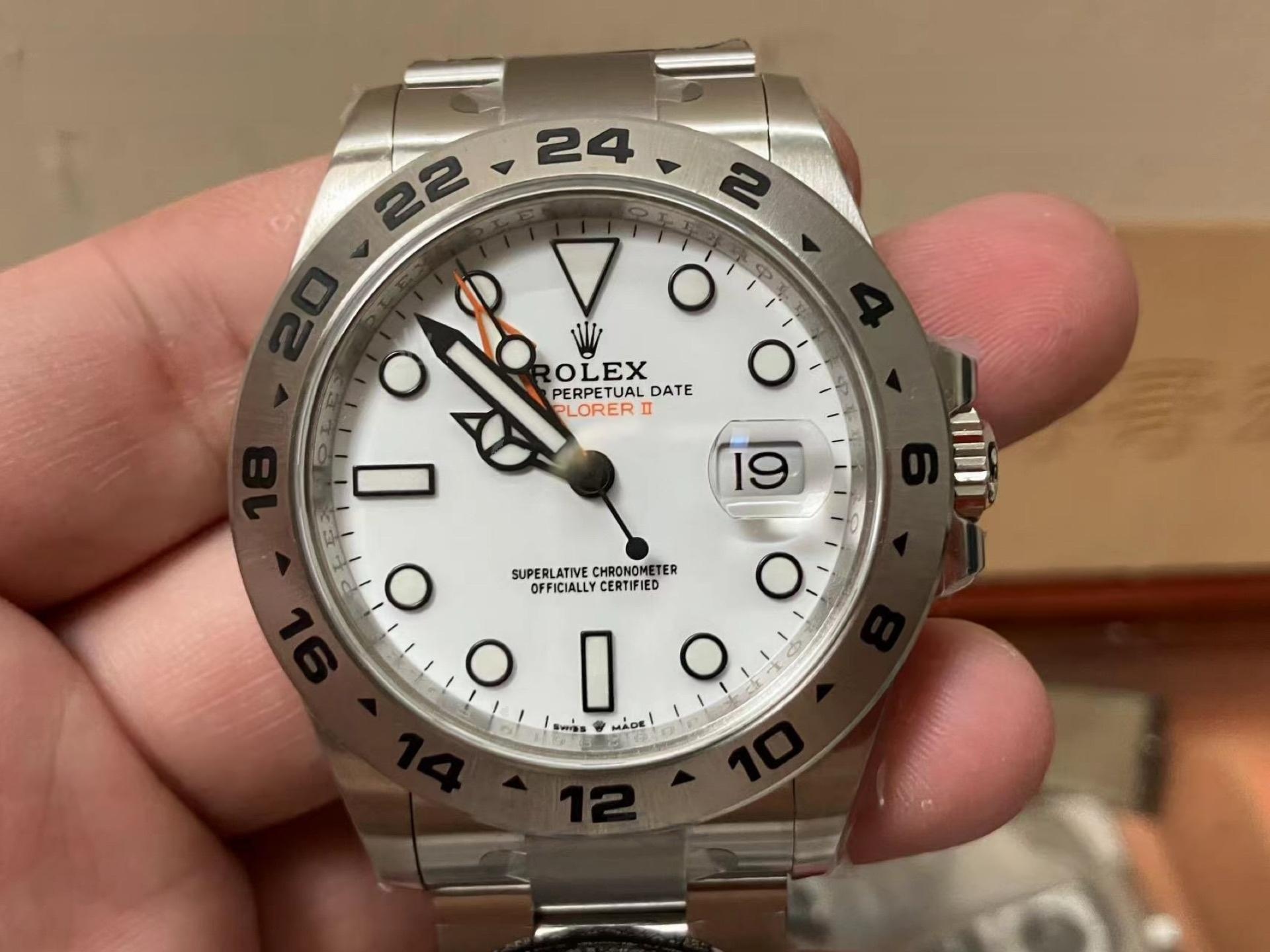 Clean Rolex Explorer II 226570 — güncellenmiş Explorer II, versiyona uygun E harfi — 1. fotoğraf