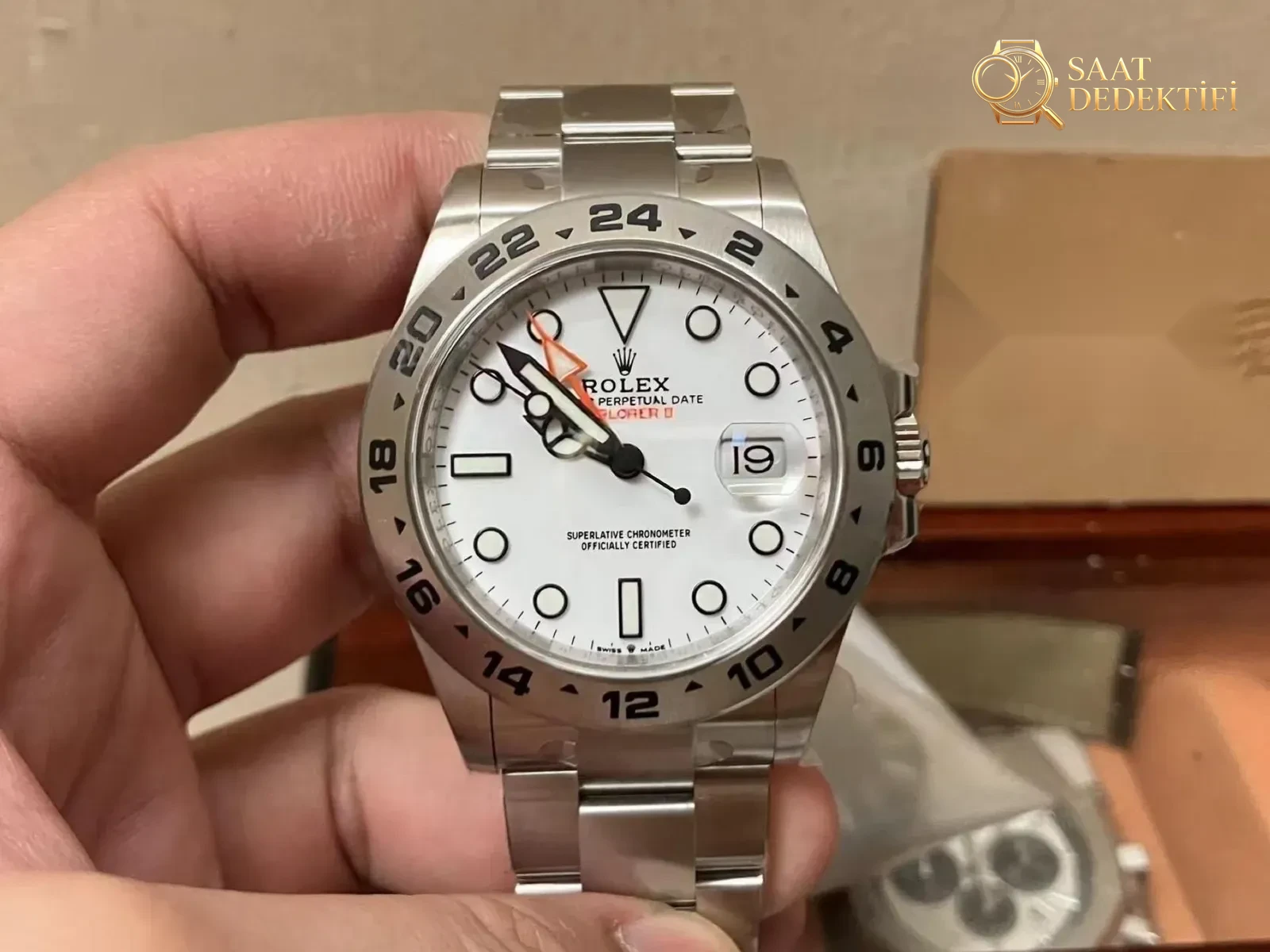 Clean Rolex Explorer II 226570 — güncellenmiş Explorer II, versiyona uygun E harfi - Kadran Detayı ve Bezel İşçiliği