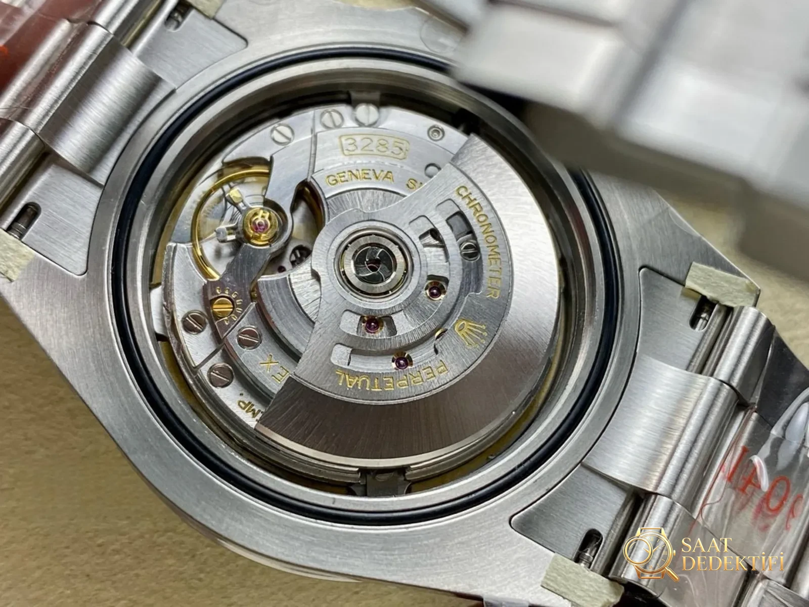 Clean Rolex Explorer II (Explorer 2) 3285 mekanizmasının kalitesi nasıl? - Fosfor ve Super-LumiNova Gece Görünümü