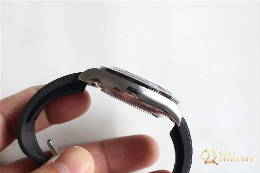 Clean Rolex gri kauçuk Daytona (Gri Ayı) 4130 mekanizmayla orijinaline rakip olabilir mi? - Genel Açı ve Estetik Duruş