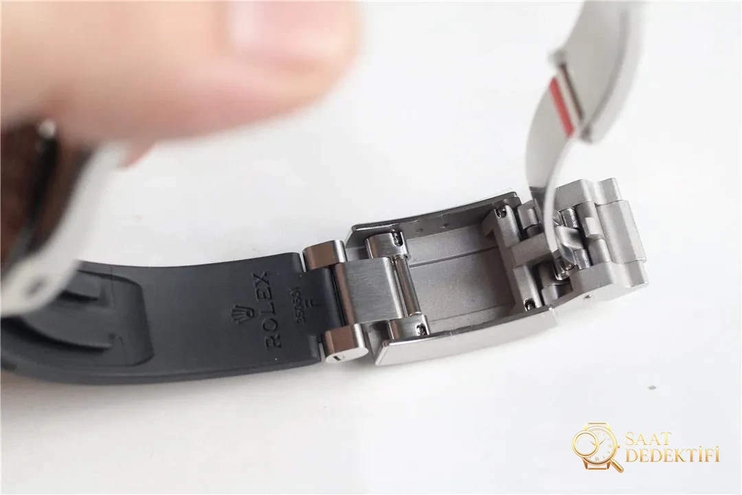 Clean Rolex gri kauçuk Daytona (Gri Ayı) 4130 mekanizmayla orijinaline rakip olabilir mi? - Cam Yansıma Önleyici (AR) Kaplama
