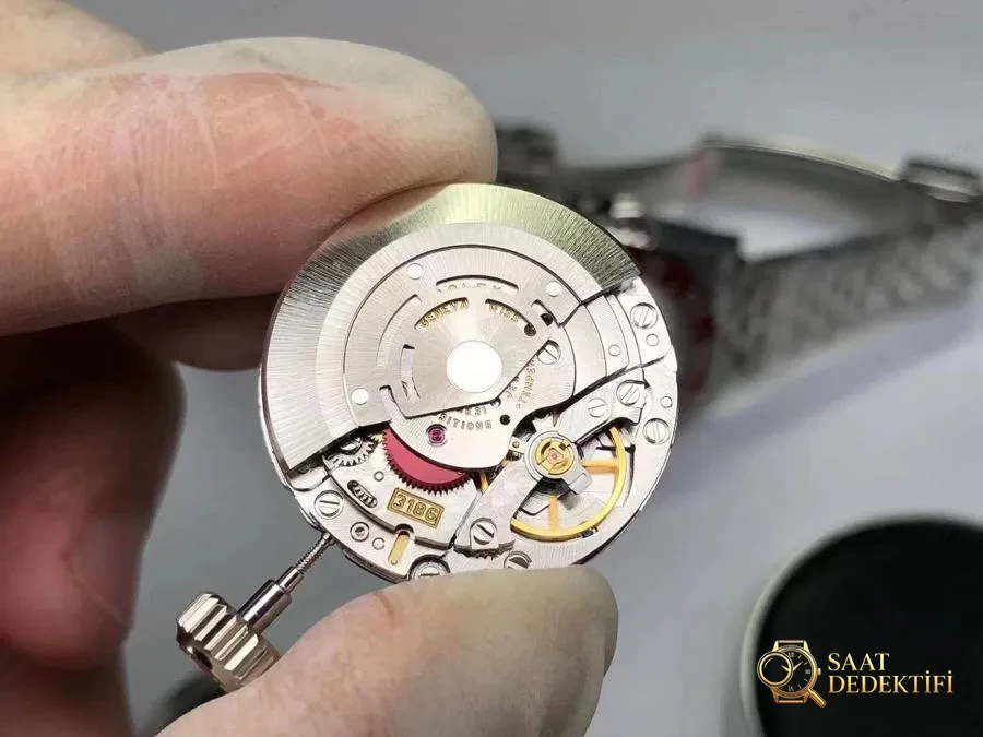 Clean Rolex Kola Bezel Kol Saati Detaylı İncelemesi - Yan Profil ve Kordon Bağlantısı