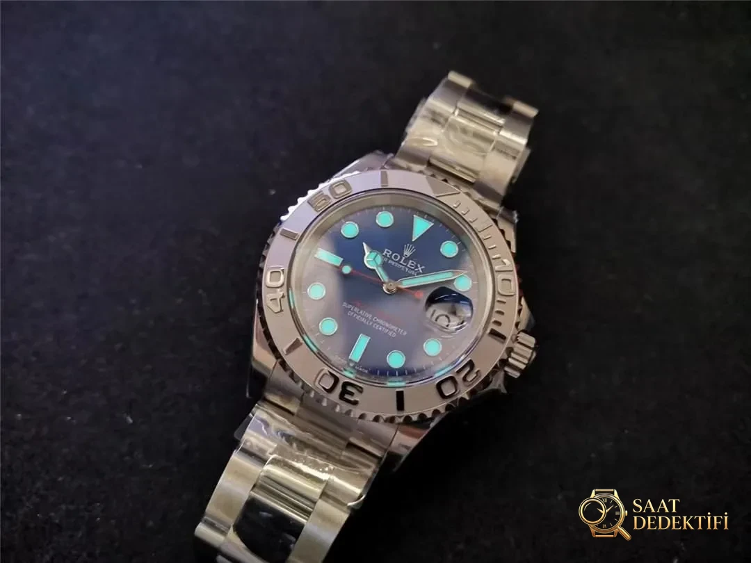 Mouvement Rolex Yacht-Master 3235 bleu propre : lequel a la meilleure finition entre AR et EW ? - Ressort principal du mécanisme et détail de l'équilibre