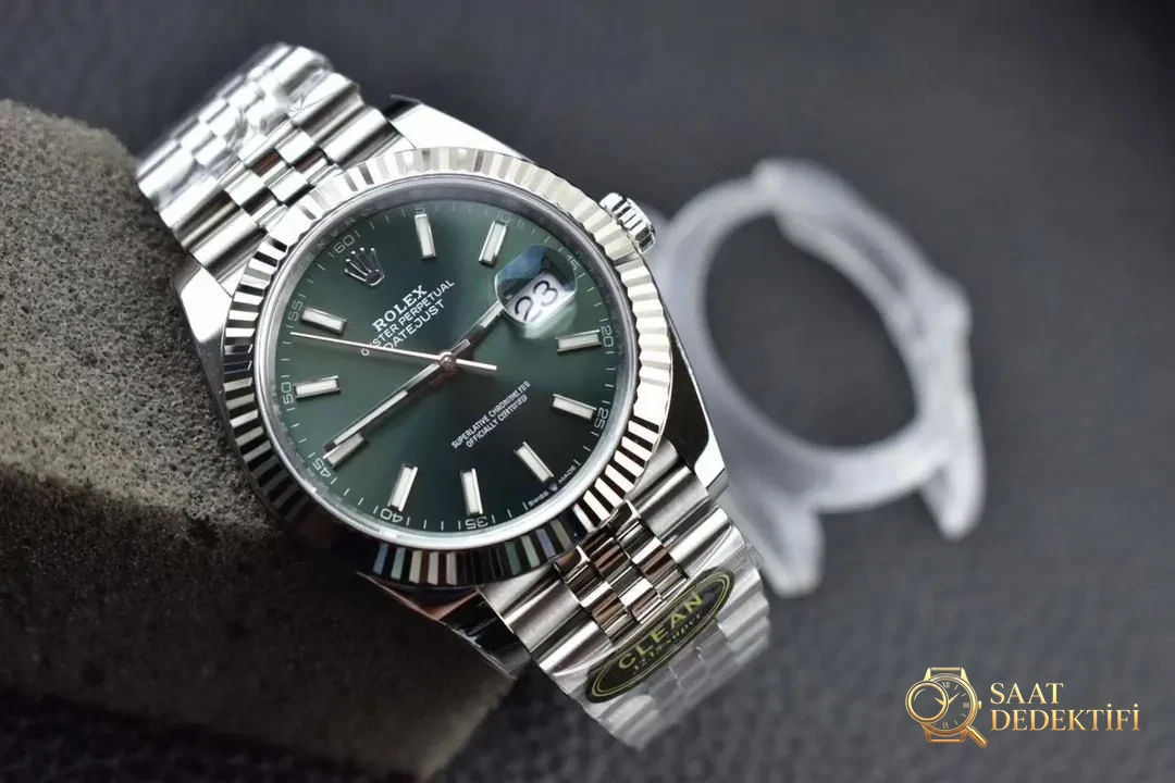 Clean Rolex nane yeşili Datejust kalitesi nasıl? - Arka Kapak ve Mekanizma Detayı