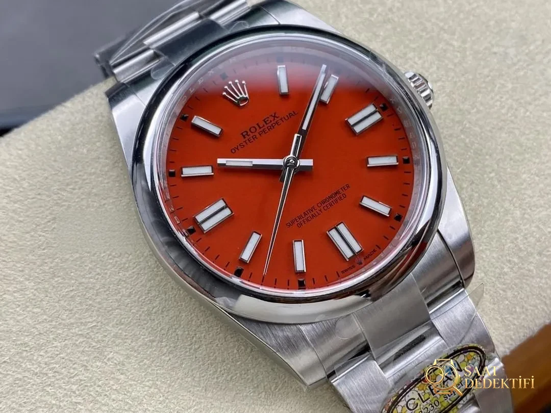 Clean Rolex Oyster Perpetual m124300-0007 kırmızı kadran ne kadar başarılı? - Kadran Detayı ve Bezel İşçiliği