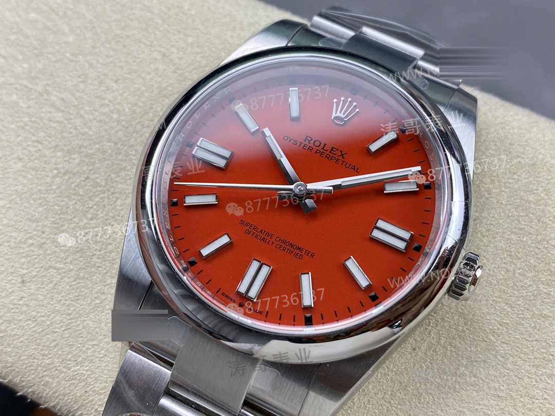 Clean Rolex Oyster Perpetual m124300-0007 kırmızı kadran ne kadar başarılı? — 3. fotoğraf
