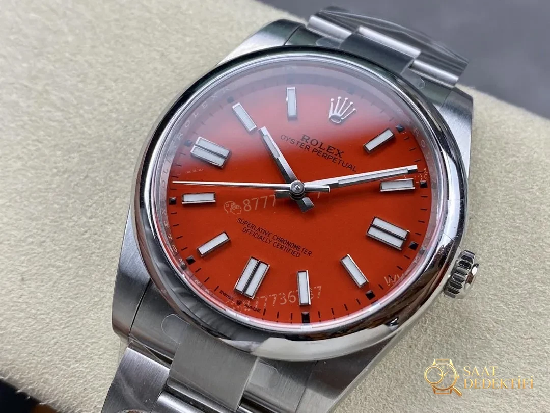 Clean Rolex Oyster Perpetual m124300-0007 kırmızı kadran ne kadar başarılı? - Kasa Profili ve Kurma Kolu İncelemesi