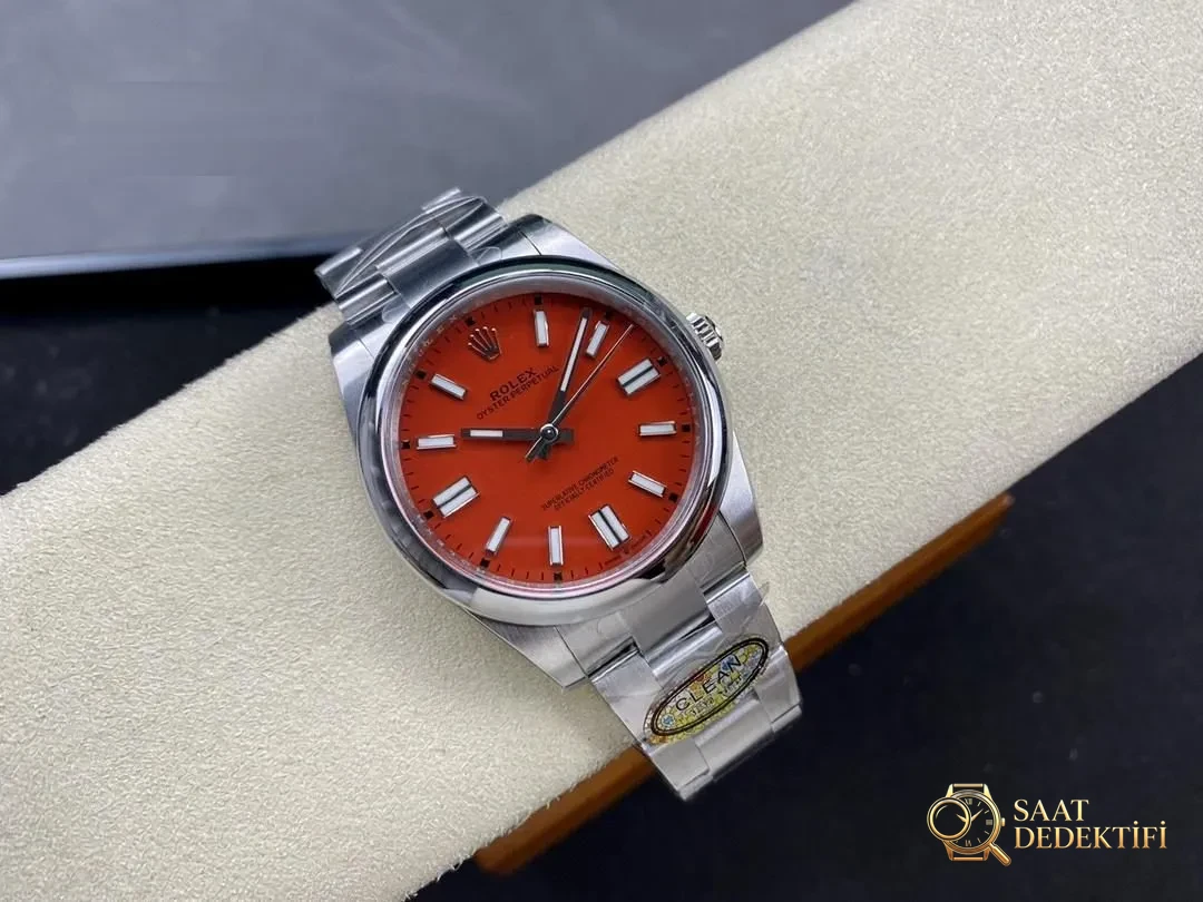 Clean Rolex Oyster Perpetual m124300-0007 kırmızı kadran ne kadar başarılı? - Arka Kapak ve Mekanizma Detayı