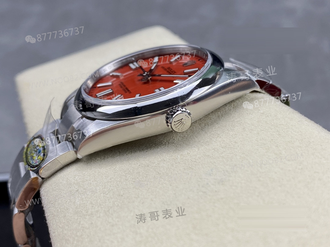 Clean Rolex Oyster Perpetual m124300-0007 kırmızı kadran ne kadar başarılı? — 7. fotoğraf