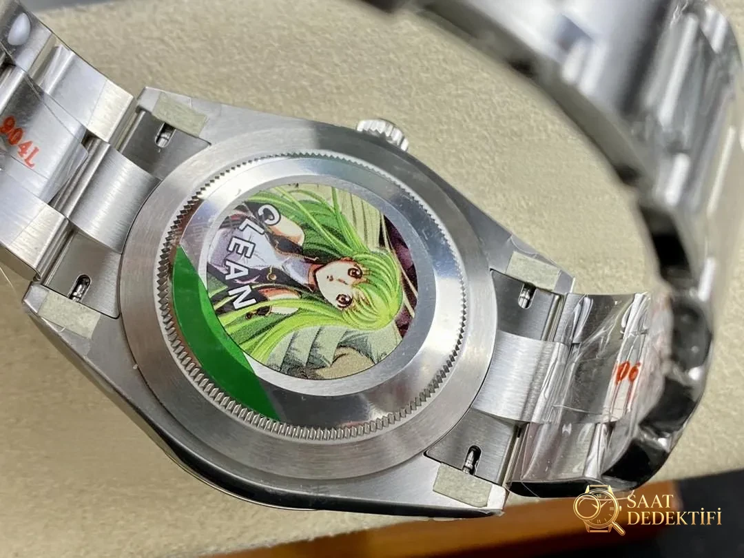 Clean Rolex Oyster Perpetual m124300-0007 kırmızı kadran ne kadar başarılı? - Bilekte Duruş ve Kasa Orantısı