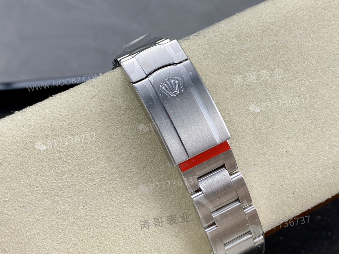 Clean Rolex Oyster Perpetual m124300-0007 kırmızı kadran ne kadar başarılı? — 9. fotoğraf