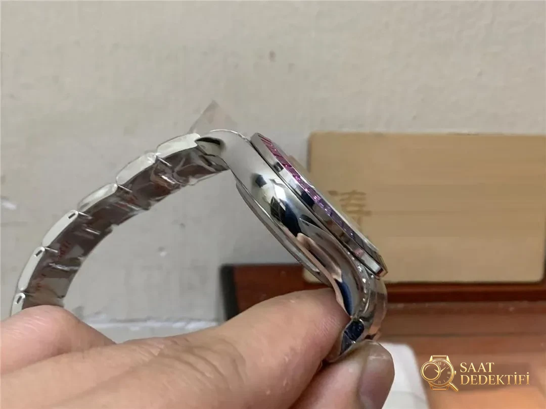 Clean Rolex Rainbow Daytona 4130 mekanizmalı modeli nereden satın alabilirim? - Kasa Çeliği ve Polisaj Kalitesi