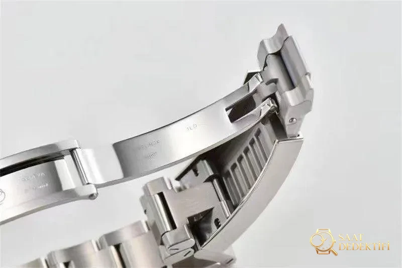 Clean Rolex Siyah Su Hayaleti Saatin İşçilik Detayları İncelemesi - Klips Kilidi ve Lazer Damgalar