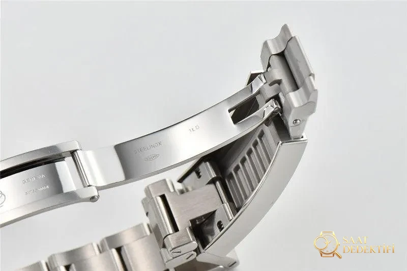 Clean Rolex Tarihsiz Siyah Su Hayaleti 114060 Saat İncelemesi - Fosfor ve Super-LumiNova Gece Görünümü