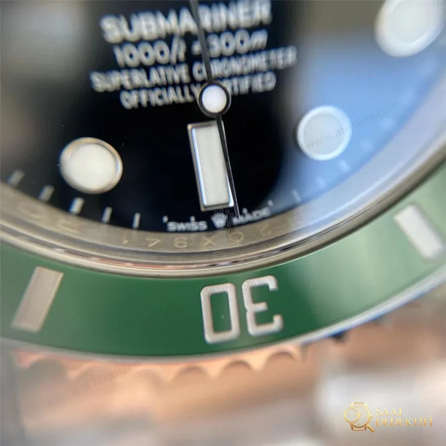Clean Rolex Yeşil Su Hayaleti (Green Submariner) Saatin İşçilik Detayları İncelemesi - Makro Kadran ve İndeks İşçiliği