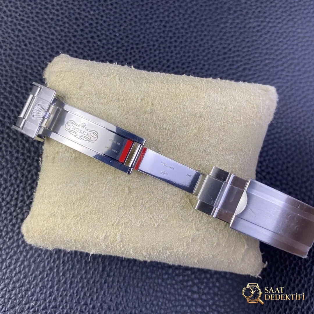 Clean Rolex Yeşil Su Hayaleti ve Siyah Su Hayaleti V5 Versiyonu 3135 Mekanizma İşçilik İncelemesi - Fosfor ve Super-LumiNova Gece Görünümü