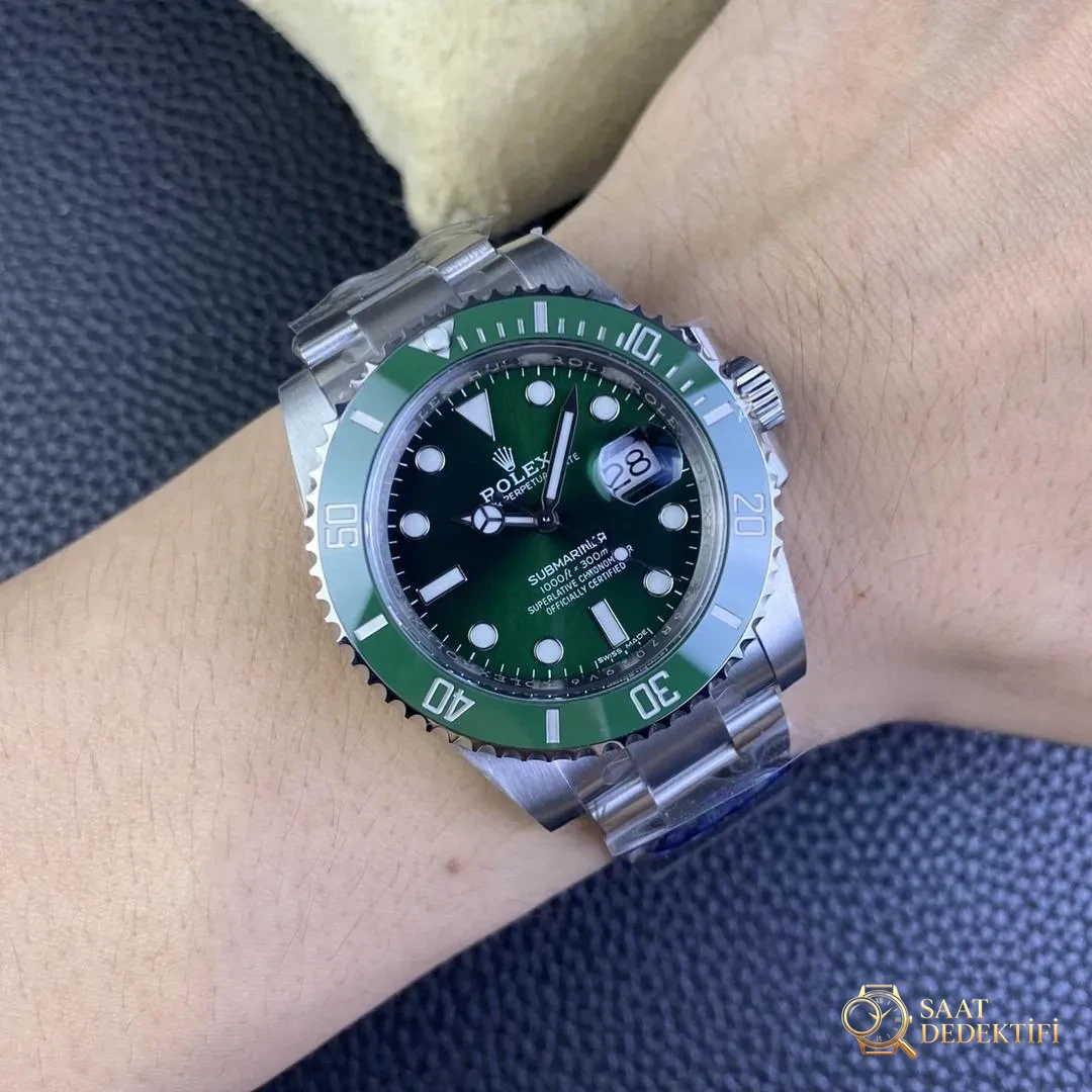 Clean Rolex Yeşil Su Hayaleti ve Siyah Su Hayaleti V5 Versiyonu 3135 Mekanizma İşçilik İncelemesi - Yan Profil ve Kordon Bağlantısı