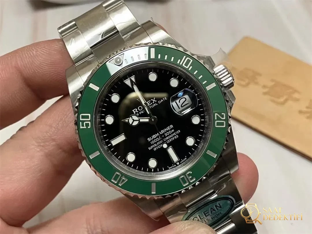 Clean Rolex yeşil su hayaleti yeni 3235 mekanizmalı modeli elde nasıl bir deneyim sunuyor? - Kasa Profili ve Kurma Kolu İncelemesi