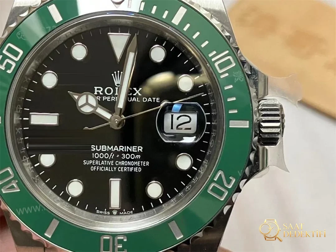 Clean Rolex yeşil su hayaleti yeni 3235 mekanizmalı modeli elde nasıl bir deneyim sunuyor? - Makro Kadran ve İndeks İşçiliği