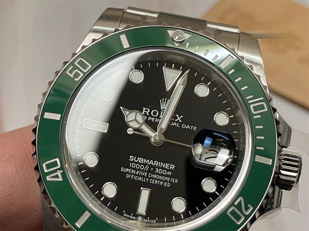 Clean Rolex yeşil su hayaleti yeni 3235 mekanizmalı modeli elde nasıl bir deneyim sunuyor? — 8. fotoğraf
