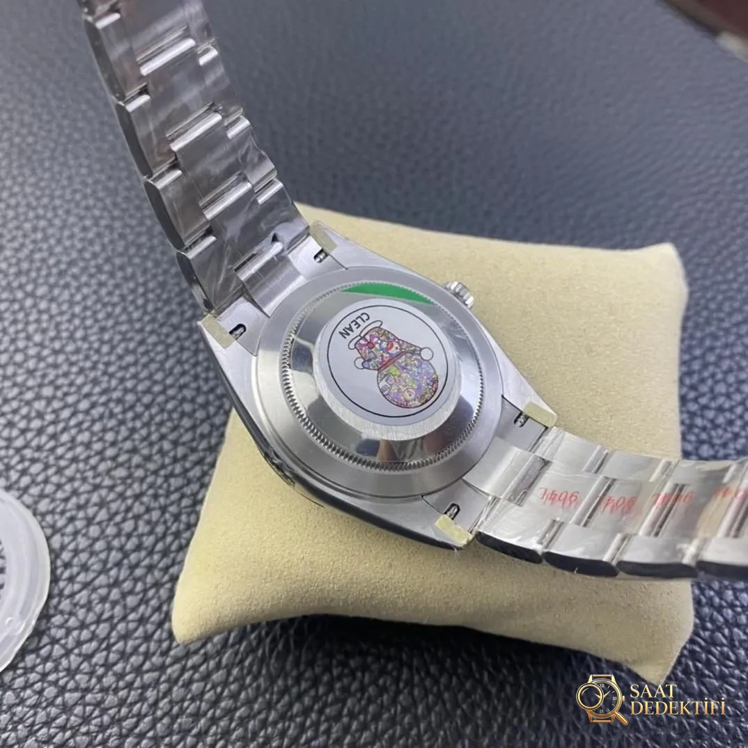 Detaylı İnceleme: Clean Rolex Datejust 41 126334 Mavi Kadran Replika - Fosfor ve Super-LumiNova Gece Görünümü