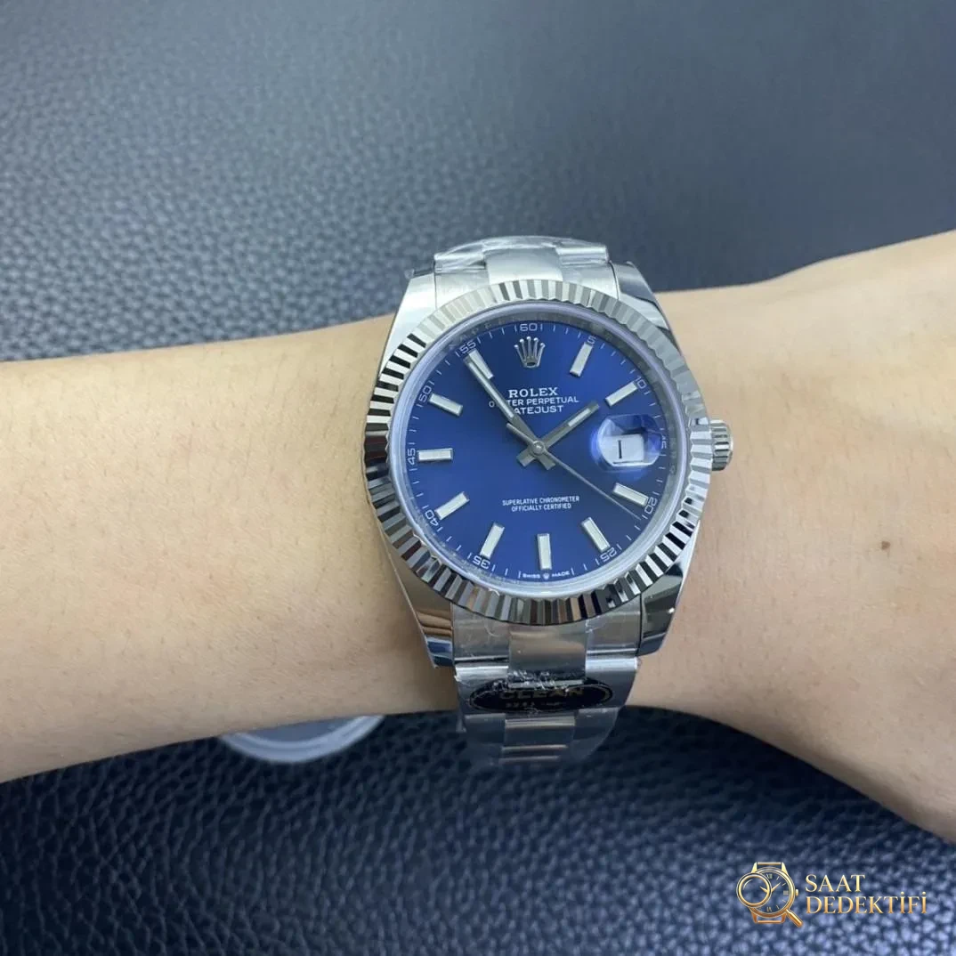 Detaylı İnceleme: Clean Rolex Datejust 41 126334 Mavi Kadran Replika - Yan Profil ve Kordon Bağlantısı