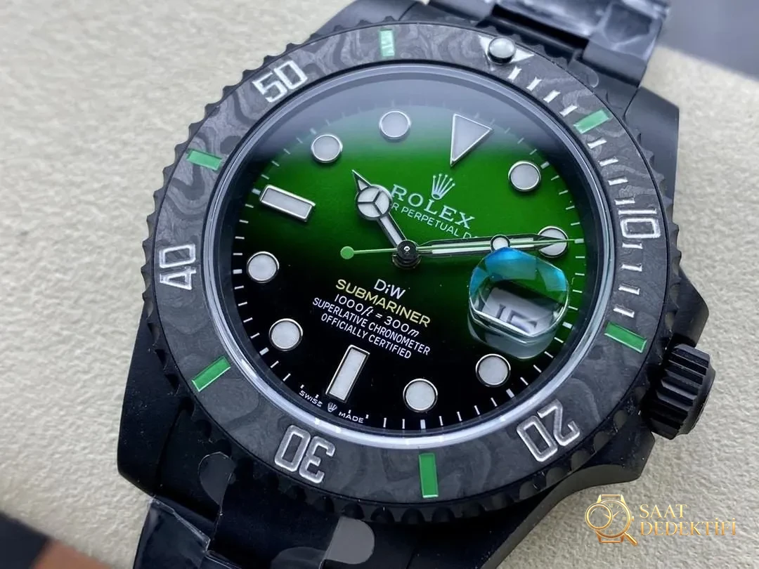 Dikkat: VS Factory Rolex DIW modifiye karbon fiber degrade yeşil su hayaleti tek seferde işi çözer mi? - Kasa Profili ve Kurma Kolu İncelemesi