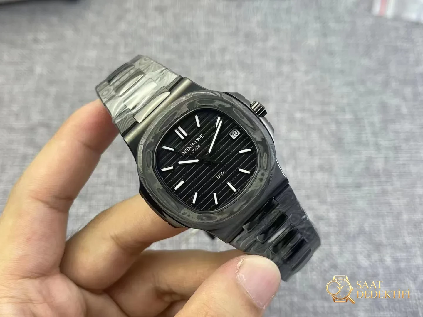 Patek Philippe Nautilus 5711 Clean Factory Review - Front View and Case Design
