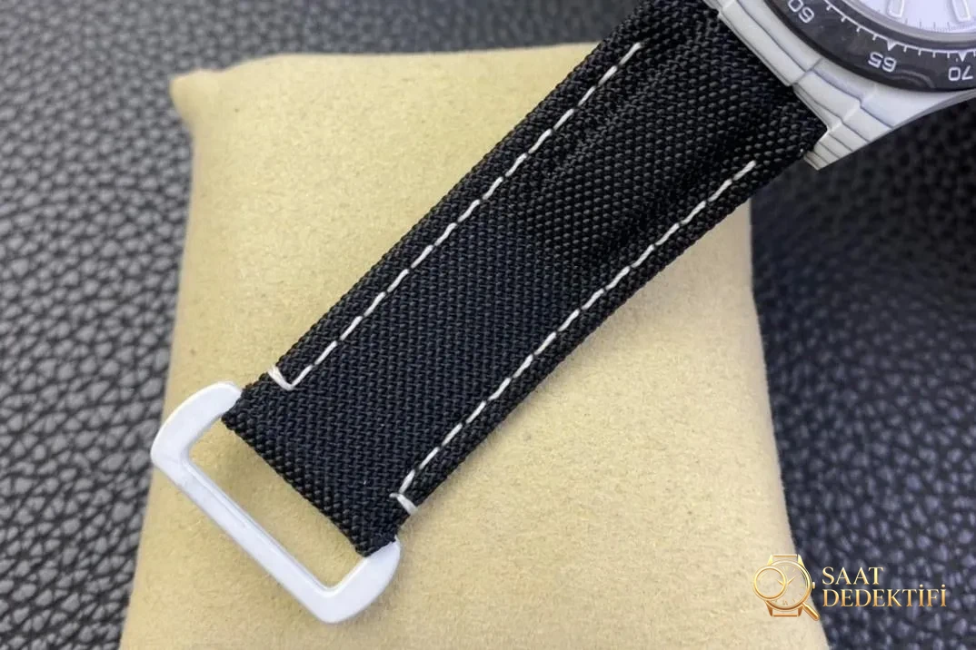 DIW ve N Factory iş birliğiyle üretilen Rolex 4130 Daytona modifiyeli NTPT karbon fiber kasa: işçiliği nasıl? - Fosfor ve Super-LumiNova Gece Görünümü