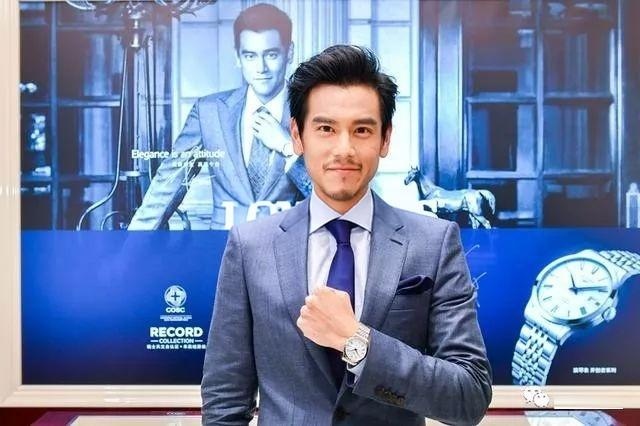 Eddie Peng'in tercihi AF Factory Longines Conquest Classic replika saat gerçek-replika karşılaştırması incelemesi — 2. fotoğraf
