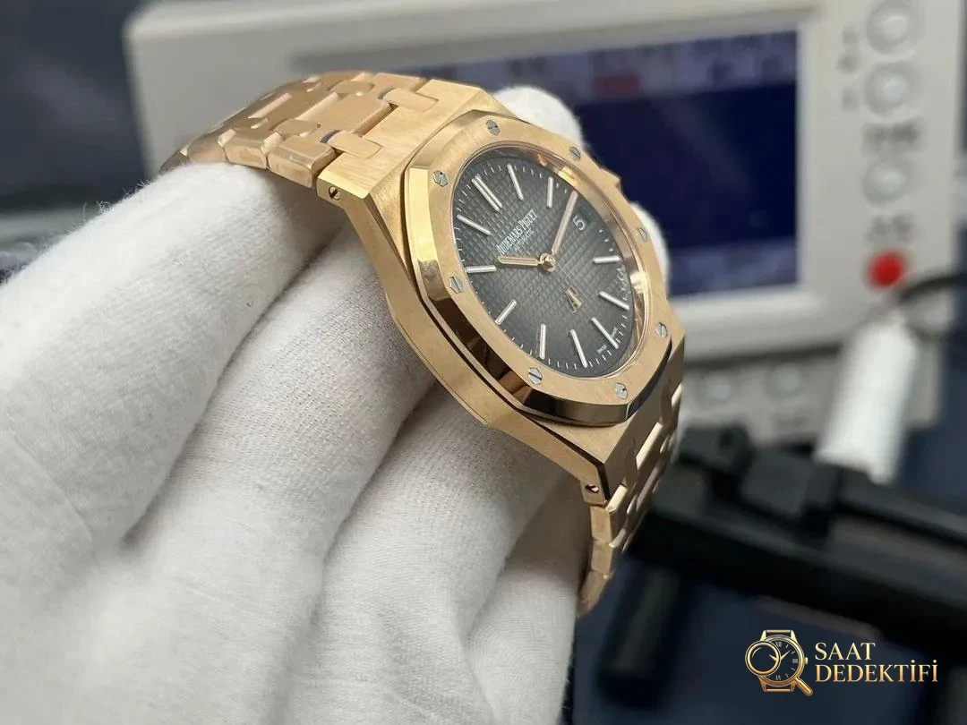 Efsane yeniden evrildi! ZF 2025 yepyeni «Çelik Kral» V2 yükseltme sürümü tanıtıldı - Bezel İçi Rehaut Gravürü ve Hizalaması