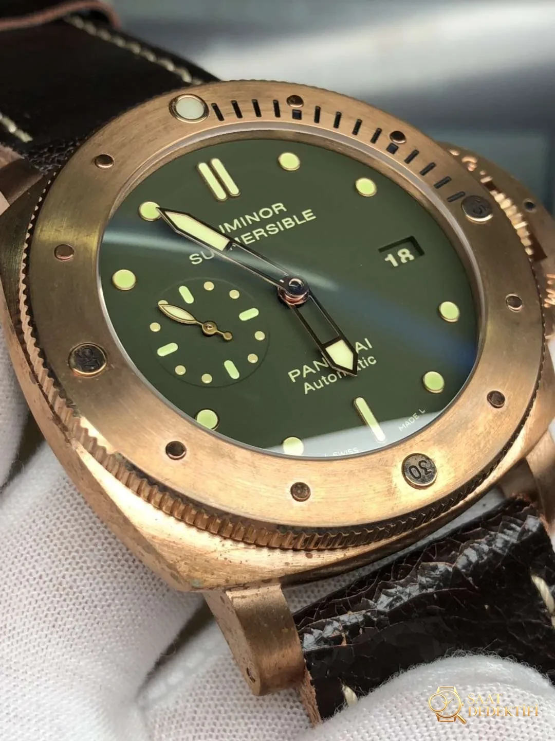 En Çok Satan Altı Panerai Replikası - Safir Kristal Cam Eğimi ve Yansıması