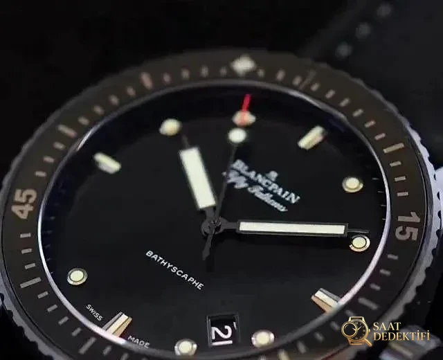 En gerçekçi sergi kasa arkalı replika saatler hangileri? - Bezel Rakam Oyukları Platin Dolgusu