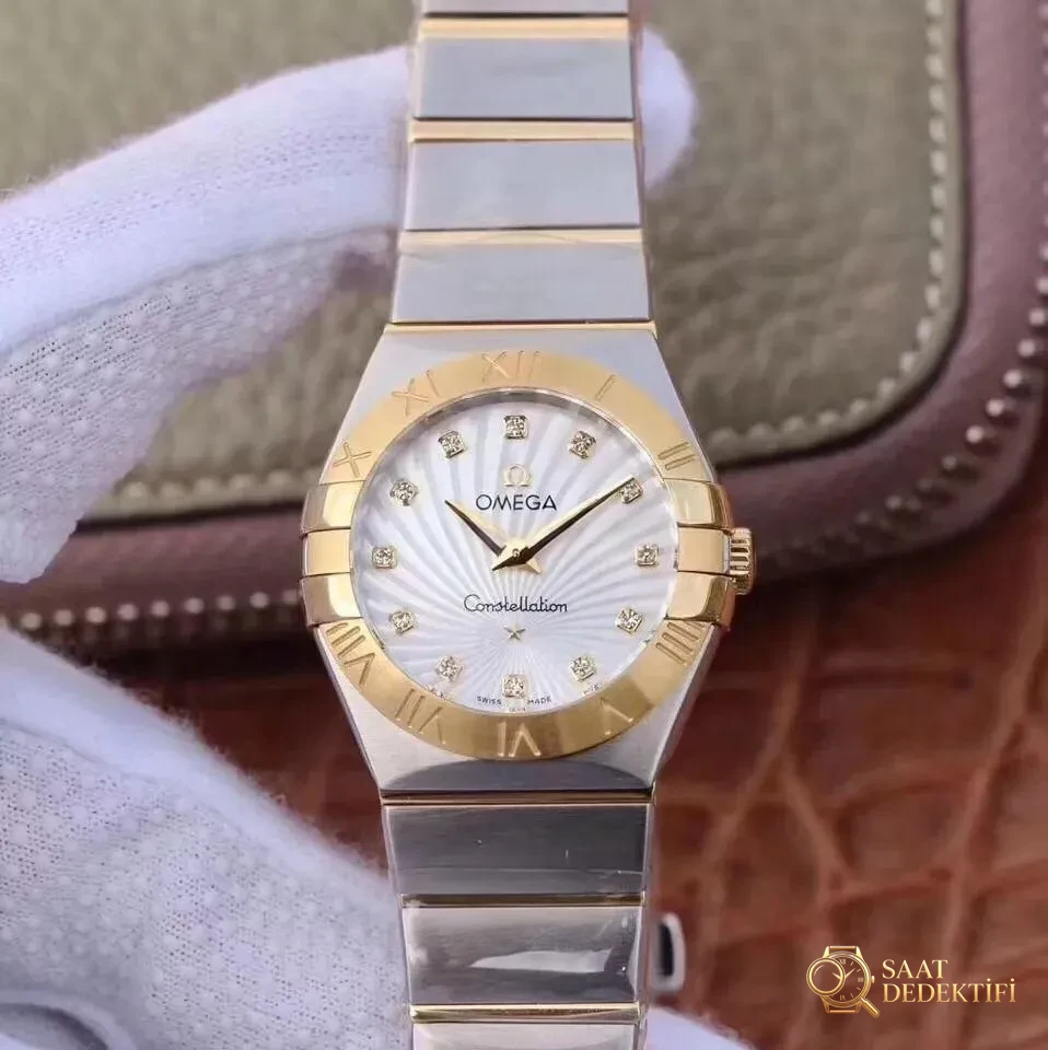 En Güncel 3S (SSS) Fabrikası Omega Constellation Orijinal Mekanizma 27 MM Kuvars Kadın Replika Saat Gerçek-Replika Karşılaştırması ve Orijinal İnceleme - Arka Kapak ve Mekanizma Detayı