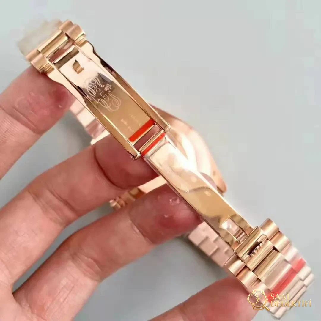 En İyi Altın Rolex Day-Date Saatleri CR Factory Fabrikasından Çıkıyor - Fosfor ve Super-LumiNova Gece Görünümü