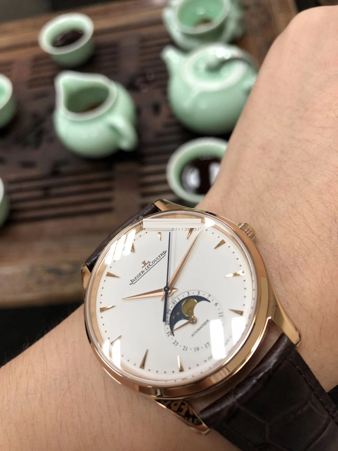 En üst versiyon GF Factory Jaeger-LeCoultre Master Ultra Thin Moon serisi klasik replika saat Q1368420 orijinal karşılaştırmalı inceleme — 15. fotoğraf