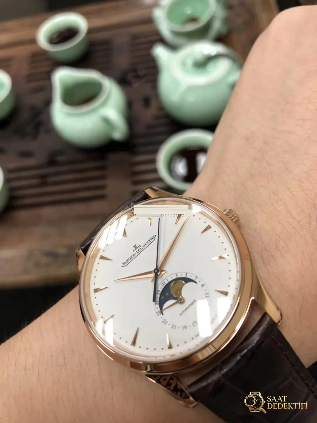 En üst versiyon GF Factory Jaeger-LeCoultre Master Ultra Thin Moon serisi klasik replika saat Q1368420 orijinal karşılaştırmalı inceleme - Bilezik Bakla Ayrımı ve Pim Yapısı