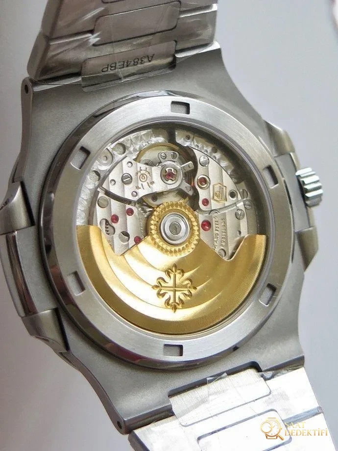 Version supérieure PPF Factory Patek Philippe Nautilus pourquoi PF et MK