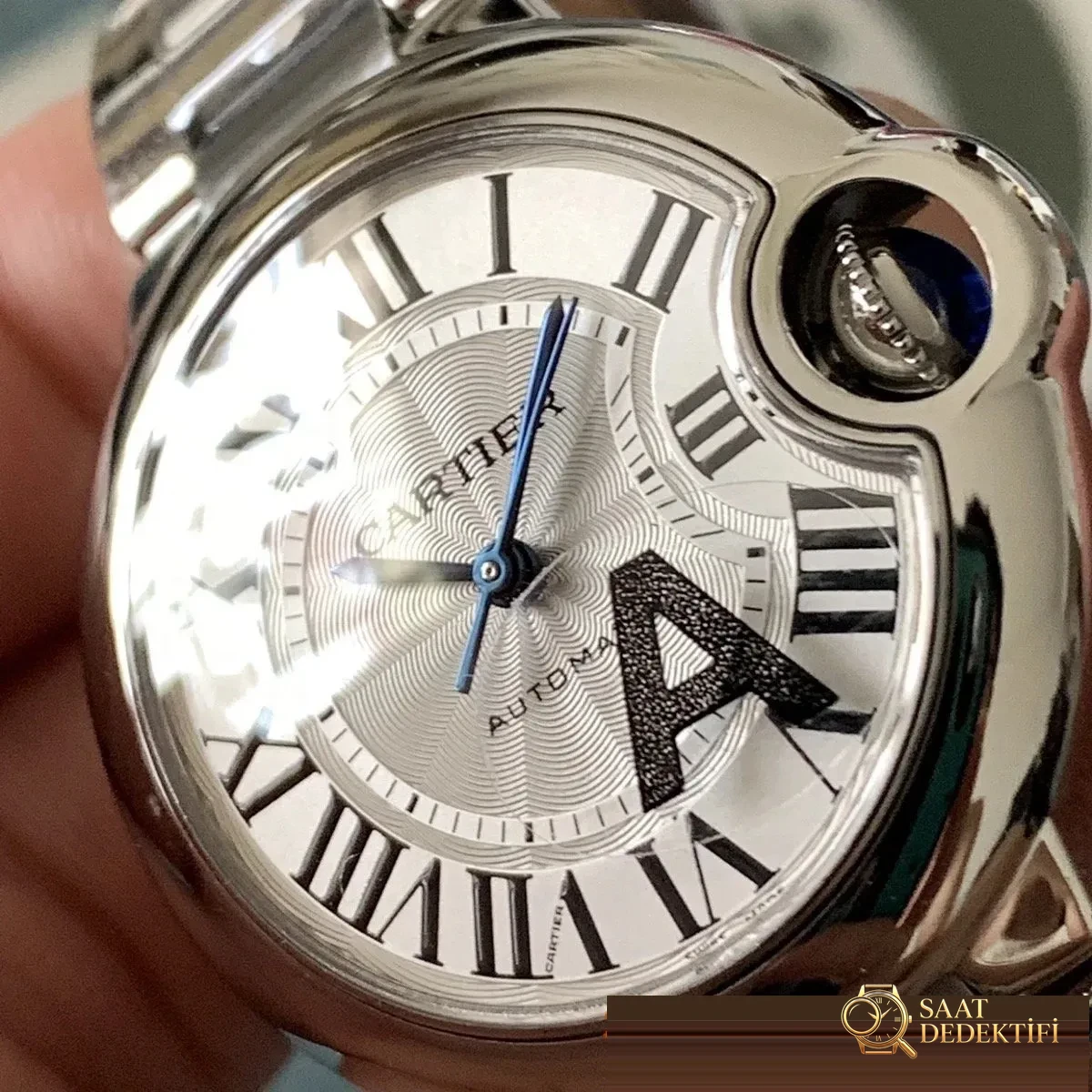 En yeni V6 Cartier V7 versiyonu Ballon Bleu 42 mm detaylı gerçek çekim incelemesi ve gerçek-replika karşılaştırması - Arka Kapak ve Mekanizma Detayı
