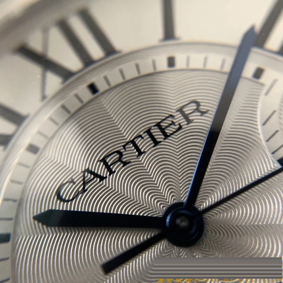 En yeni V6 Cartier V7 versiyonu Ballon Bleu 42 mm detaylı gerçek çekim incelemesi ve gerçek-replika karşılaştırması — 10. fotoğraf