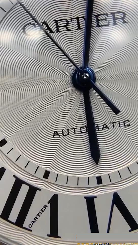 En yeni V6 Cartier V7 versiyonu Ballon Bleu 42 mm detaylı gerçek çekim incelemesi ve gerçek-replika karşılaştırması — 12. fotoğraf