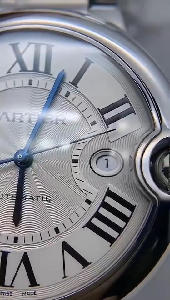 En yeni V6 Cartier V7 versiyonu Ballon Bleu 42 mm detaylı gerçek çekim incelemesi ve gerçek-replika karşılaştırması — 17. fotoğraf