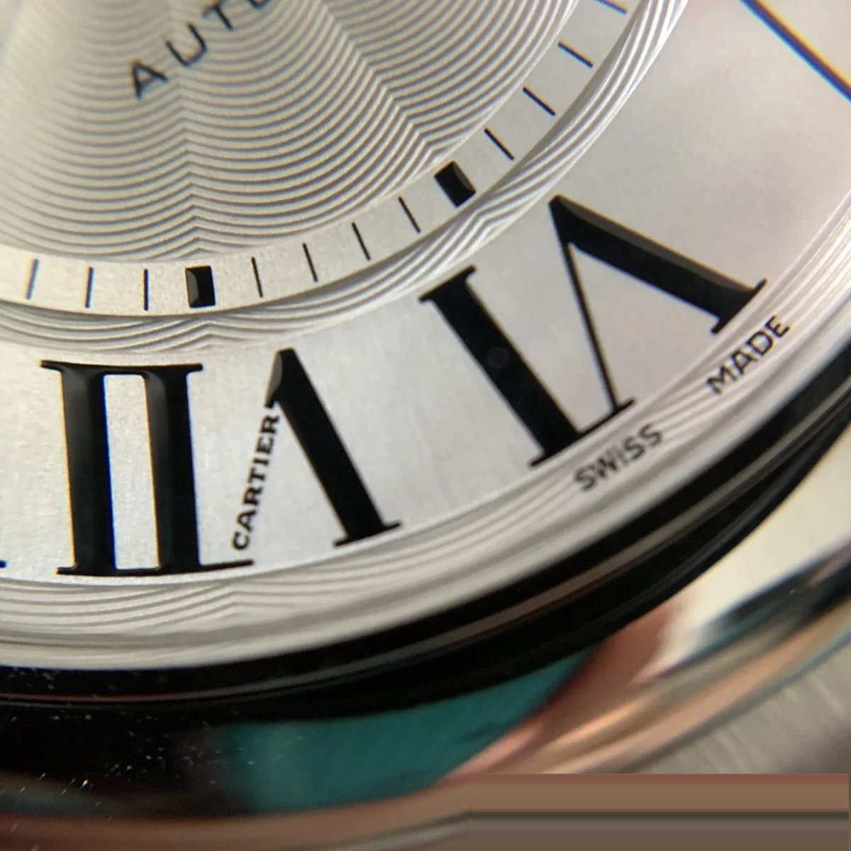 En yeni V6 Cartier V7 versiyonu Ballon Bleu 42 mm detaylı gerçek çekim incelemesi ve gerçek-replika karşılaştırması — 18. fotoğraf