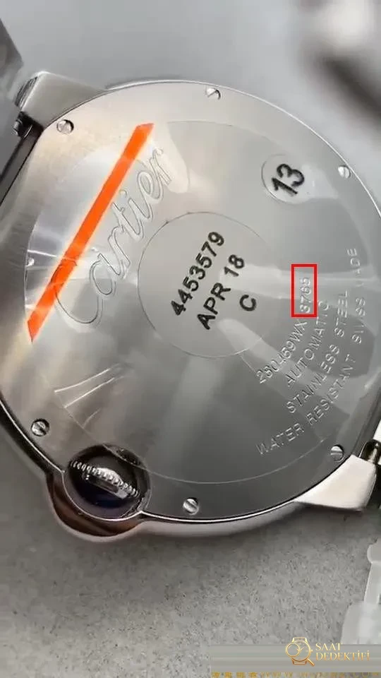 En yeni V6 Cartier V7 versiyonu Ballon Bleu 42 mm detaylı gerçek çekim incelemesi ve gerçek-replika karşılaştırması - Koleksiyon ve Vitrin Görünümü