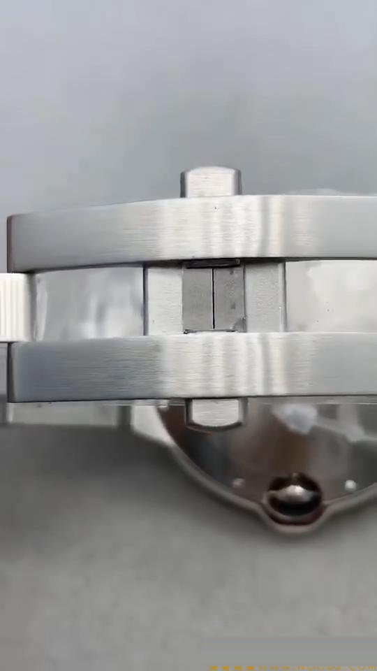 En yeni V6 Cartier V7 versiyonu Ballon Bleu 42 mm detaylı gerçek çekim incelemesi ve gerçek-replika karşılaştırması — 23. fotoğraf