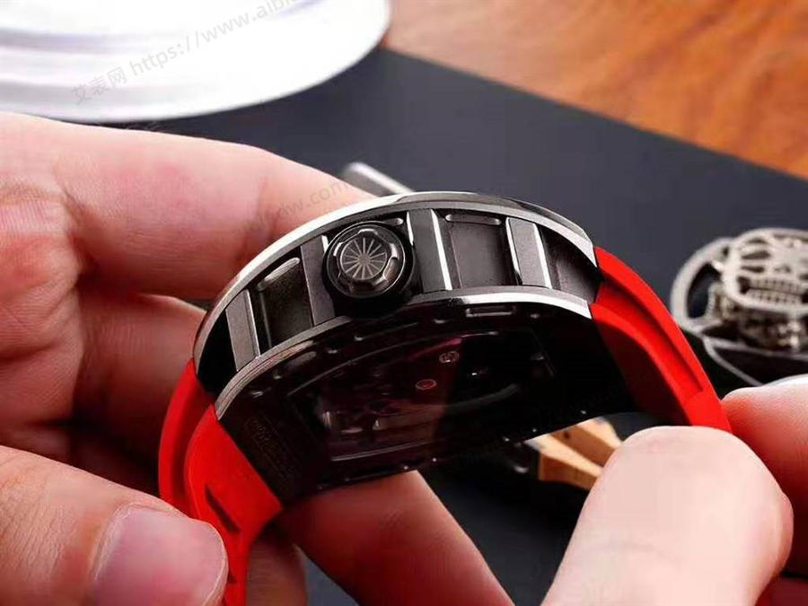 EUR Factory Richard Mille RM-052 Ultimate Kurukafa Phoenix Red saat incelemesi — 2. fotoğraf