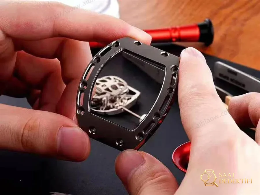 EUR Factory Richard Mille RM-052 Ultimate Kurukafa Phoenix Red saat incelemesi - Klips Kilidi ve Lazer Damgalar