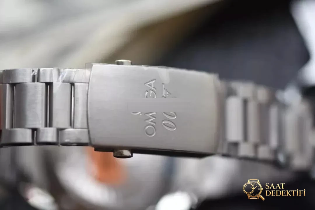 Evrim tarihi: VS Factory Omega 8500 entegre mekanizmayı piyasaya sürdükten bir yıl sonra, kendi üretimi mekanizmayı taşıyan ilk model