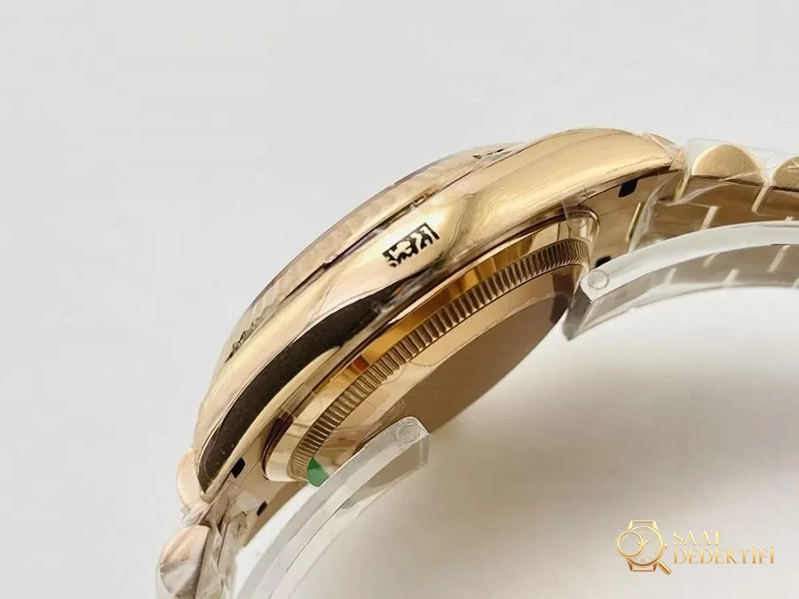 EW Factory Rolex Day-Date 40 mm 3255 Mekanizmalı (18K Elmas Kaplı Beyaz Kadran) Kol Saati İncelemesi - Arka Kapak ve Mekanizma Detayı